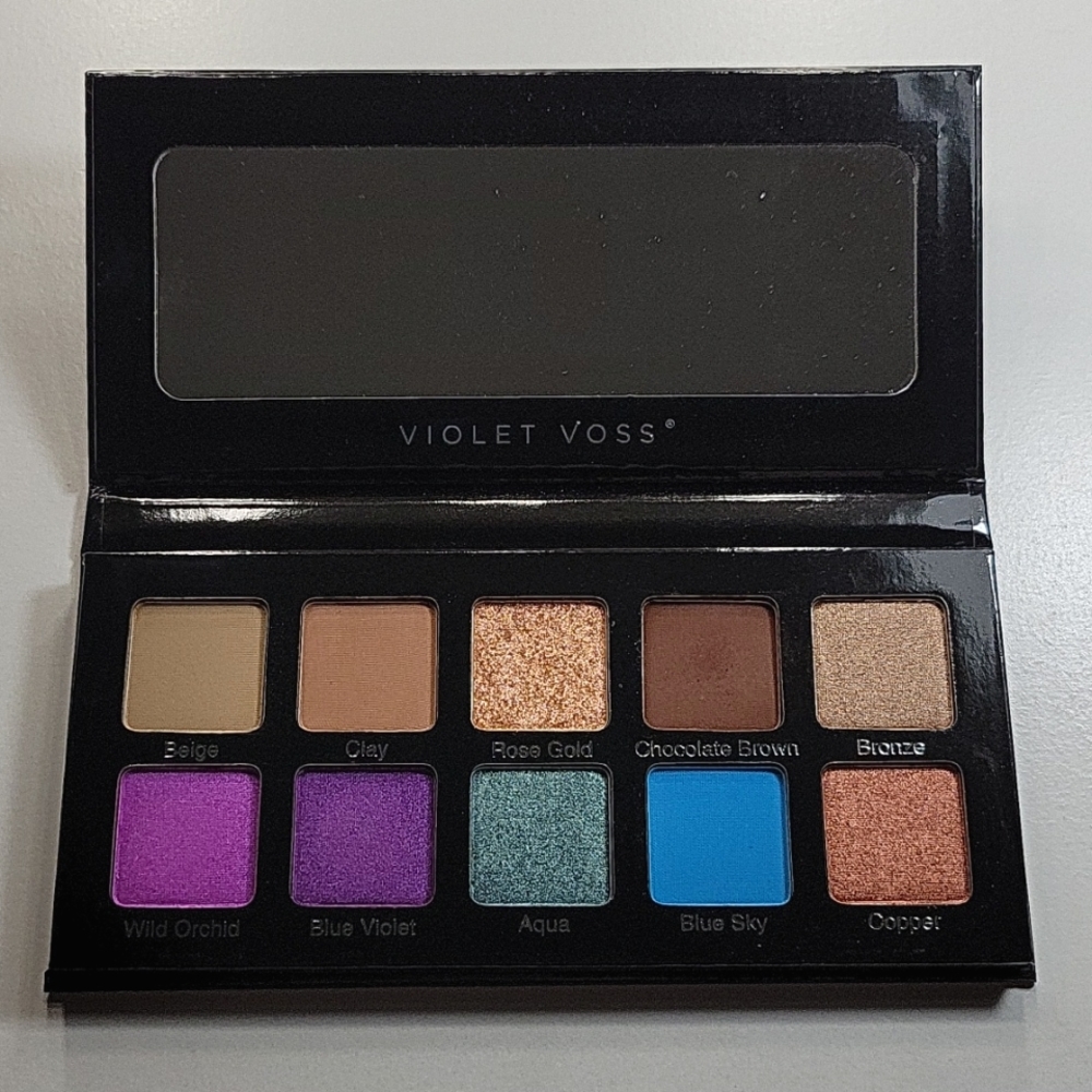 Violet Voss Essentials 2 palette